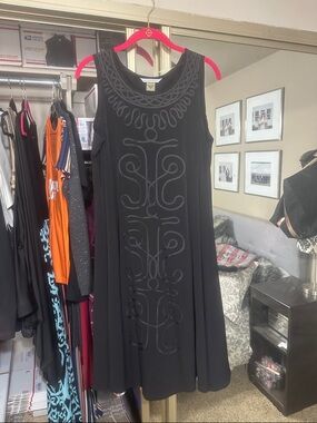 Allison Daley Black Sleeveless Midi Dress with Decorative Appliqué